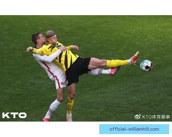 蓝十字与帕丘卡青年队激战90分钟 终场以0比0握手言和